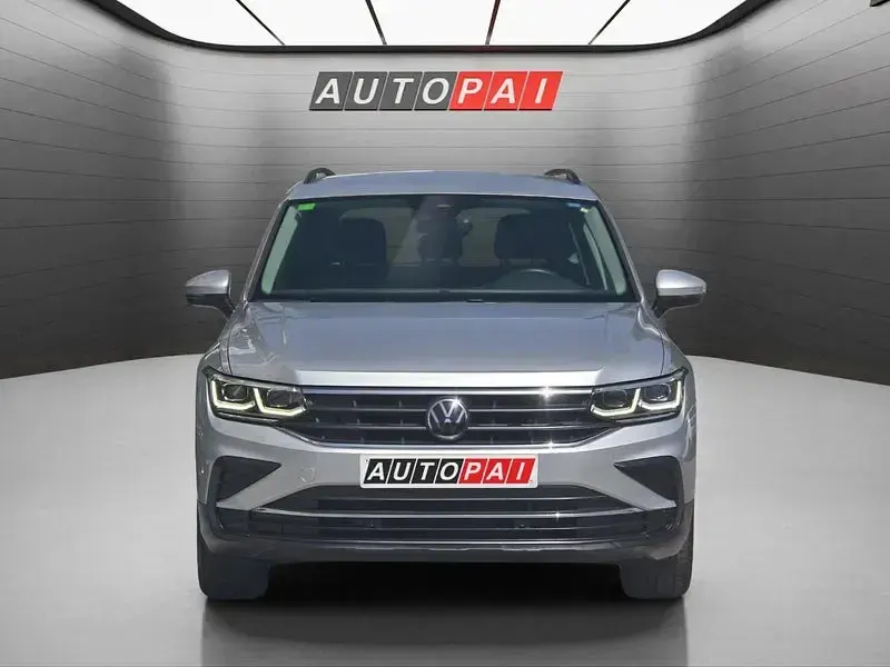 Usado VW Tiguan Sportline 150 CV (110 kW) 2022 Gris / plata SUV