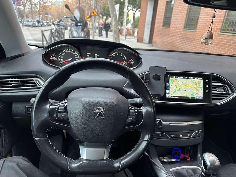 Usado Peugeot 308 Allure 125 CV (91 kW) 2014 Blanco Utilitario