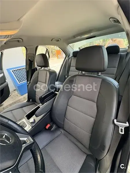 Usado Mercedes C180 Avantgarde 156 CV (114 kW) 2013 Gris / plata Berlina