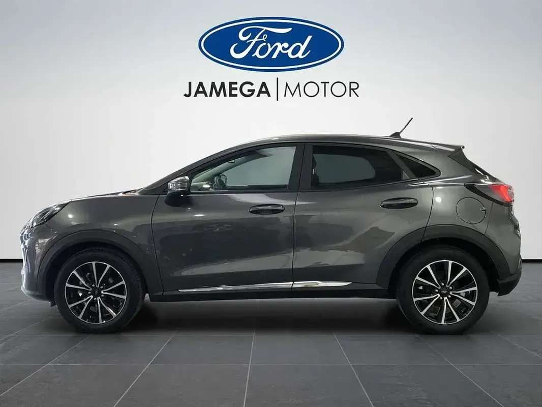 Usado Ford Puma Titanium 120 CV (88 kW) 2022 Gris SUV
