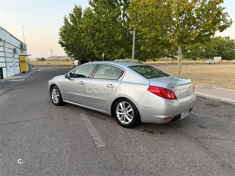 Usado Peugeot 508 Active 140 CV (102 kW) 2011 Gris / plata Berlina