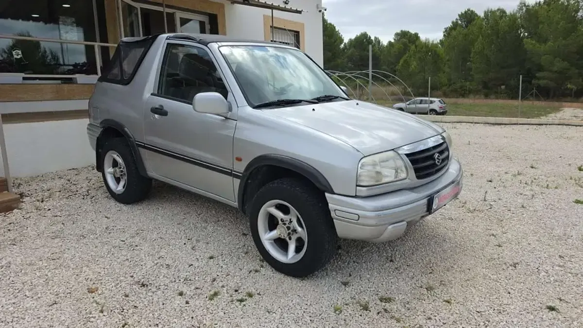 Usado Suzuki Grand Vitara 128 CV (94 kW) 2002 Gris SUV