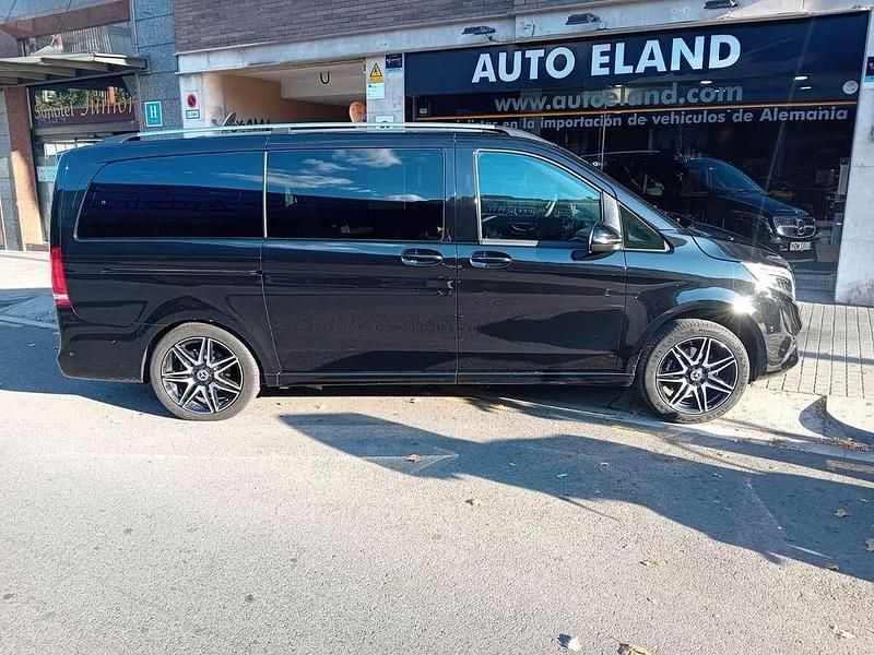 Usado Mercedes V220 AMG 163 CV (119 kW) 2022 Negro Monovolumen