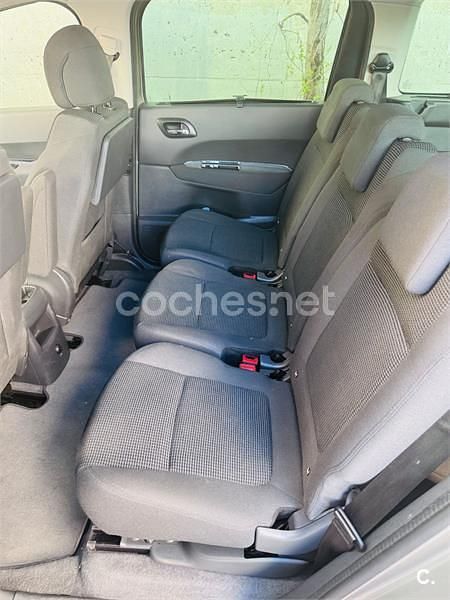 Usado Peugeot 5008 Style 130 CV (95 kW) 2016 Gris / plata Monovolumen