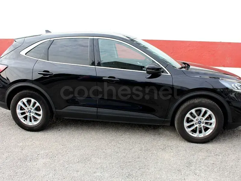 Usado Ford Kuga Titanium 150 CV (110 kW) 2021 Negro SUV