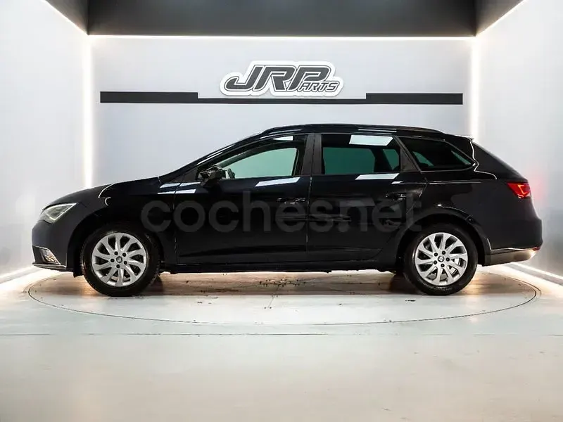 Usado Seat Leon Style 110 CV (80 kW) 2014 Negro Familiar