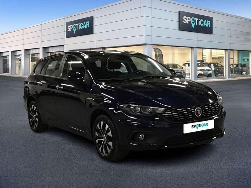 Usado Fiat Tipo Mirror 95 CV (69 kW) 2020 Azul Familiar