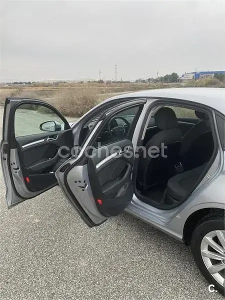 Usado Audi A3 Advanced 110 CV (80 kW) 2016 Gris / plata Berlina