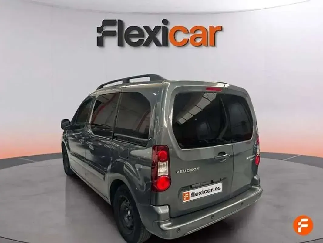 Usado Peugeot TePee Outdoor 99 CV (72 kW) 2018 Gris Van
