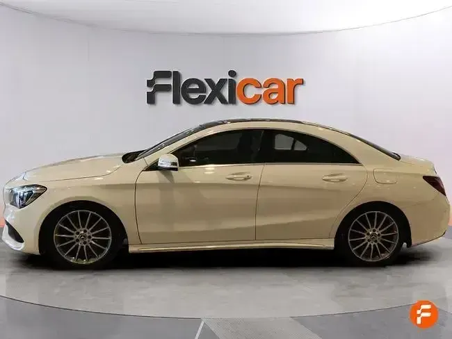 Usado Mercedes CLA180 122 CV (89 kW) 2018 Blanco Berlina