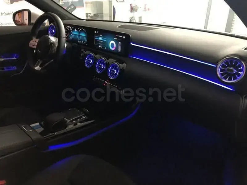 Usado Mercedes A180 116 CV (85 kW) 2019 Rojo Berlina
