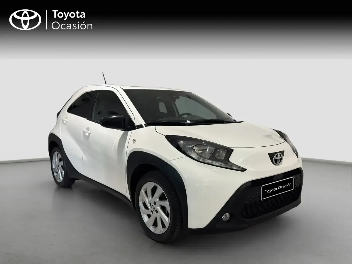 Usado Toyota Aygo X Play 72 CV (52 kW) 2024 Blanco SUV