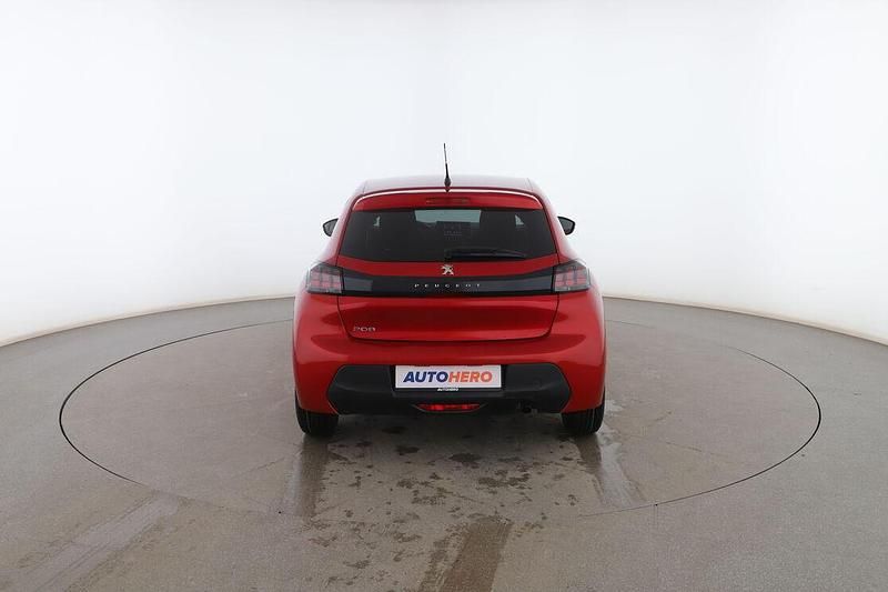 Usado Peugeot 208 Active 75 CV (55 kW) 2021 Rojo Utilitario