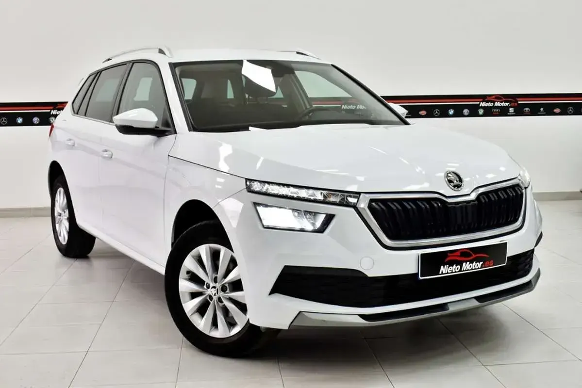 Usado Skoda Kamiq Ambition 95 CV (69 kW) 2021 Blanco SUV