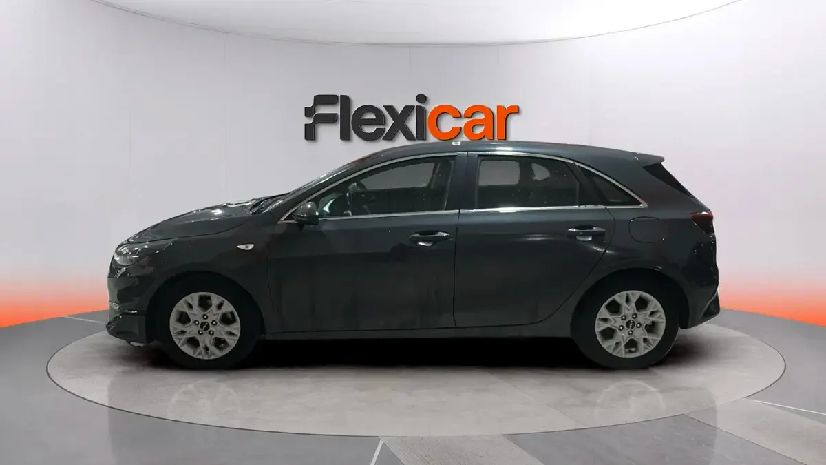 Usado Kia Ceed 136 CV (100 kW) 2023 Gris Utilitario