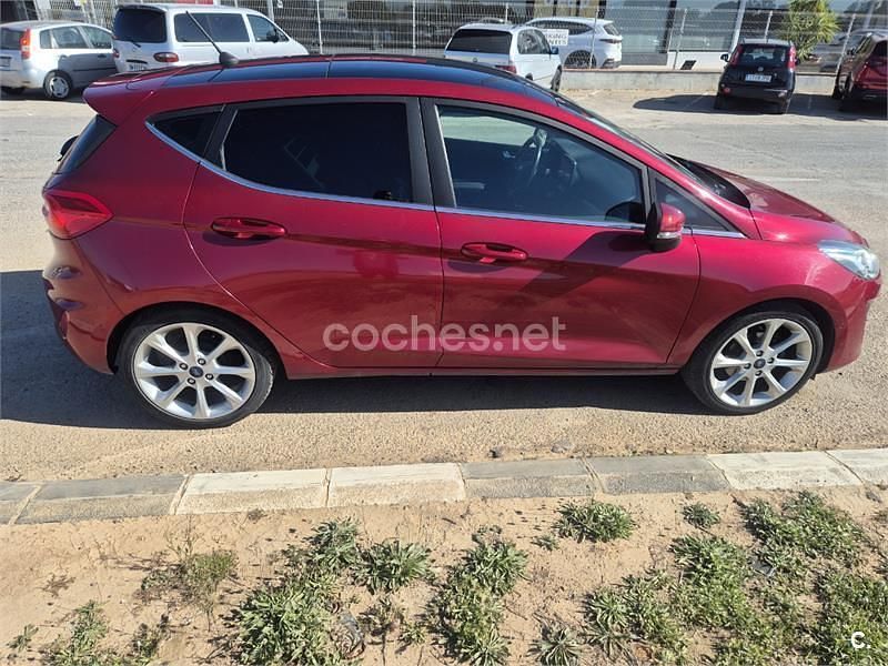 Usado Ford Fiesta Trend 85 CV (62 kW) 2017 Granate Berlina