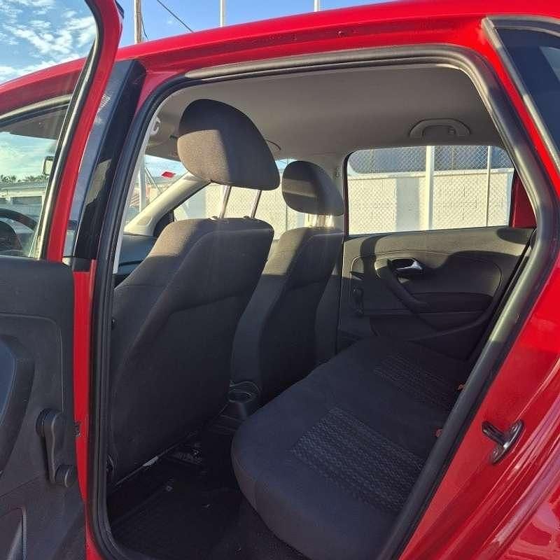 Usado VW Polo 75 CV (55 kW) 2014 Rojo Berlina