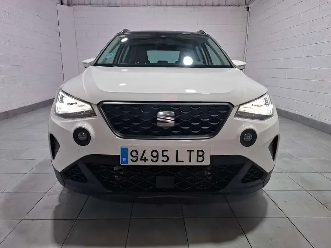 Usado Seat Arona Style Plus 110 CV (80 kW) 2021 Blanco SUV