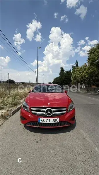 Usado Mercedes A180 Style 109 CV (80 kW) 2015 Rojo Utilitario