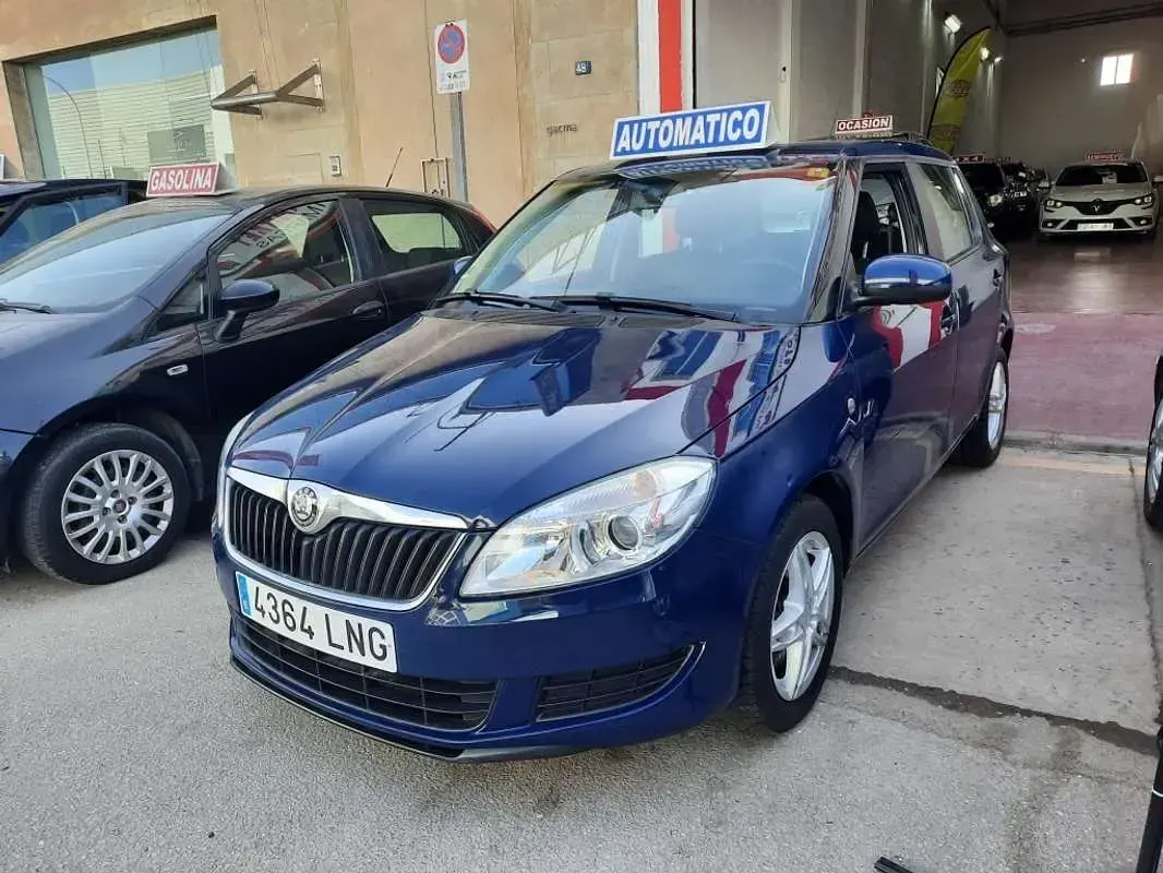 Usado Skoda Fabia Elegance 105 CV (77 kW) 2013 Azul Utilitario