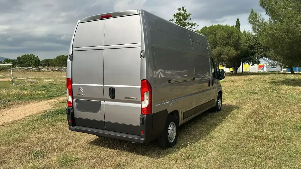 Usado Citroën Jumper 140 CV (102 kW) 2021 Gris Monovolumen