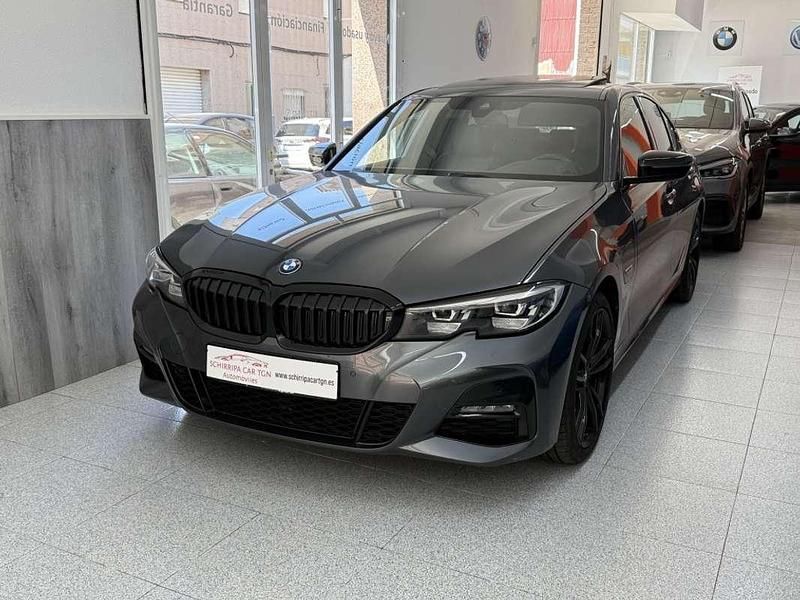 Gris Usado 2022 BMW 330e M Sport Berlina | 39.900 € (Caro) - Imagen 1/4