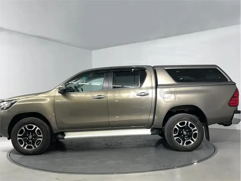 Usado Toyota HiLux 220 CV (161 kW) 2025 Negro Pickup/Camioneta