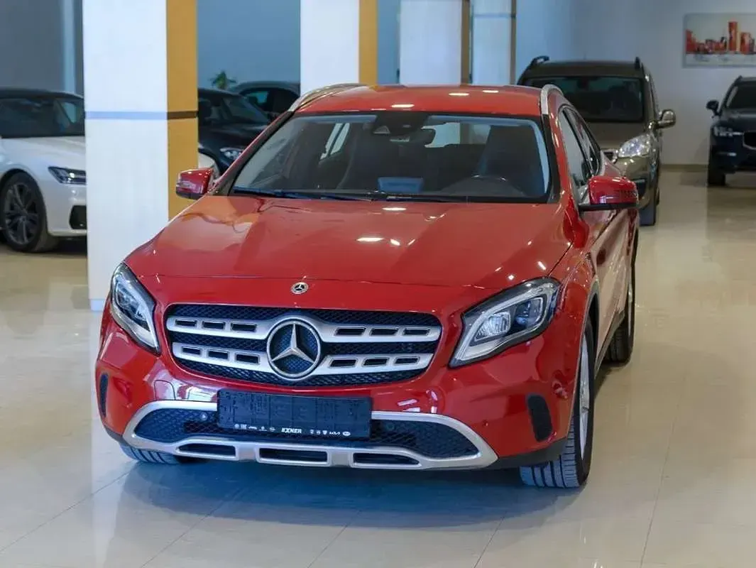 Usado Mercedes GLA220 Urban 177 CV (130 kW) 2017 Rojo SUV