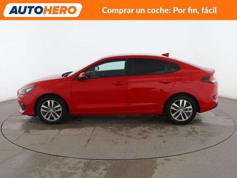 Usado Hyundai i30 120 CV (88 kW) 2020 Rojo Familiar