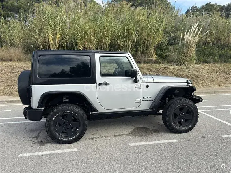 Usado Jeep Wrangler Sport 200 CV (147 kW) 2012 Gris / plata SUV