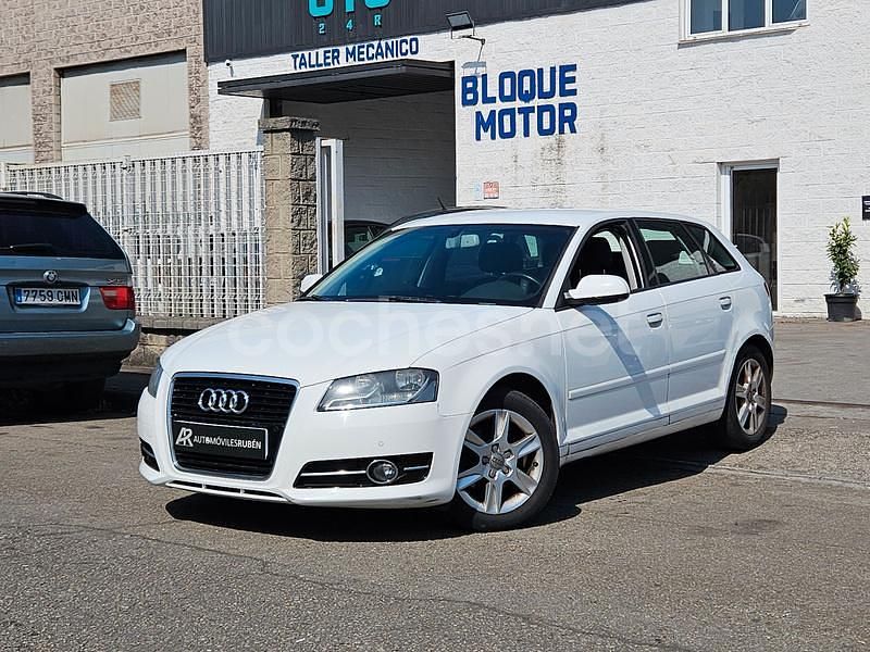 Usado Audi A3 Ambition 105 CV (77 kW) 2012 Blanco Berlina
