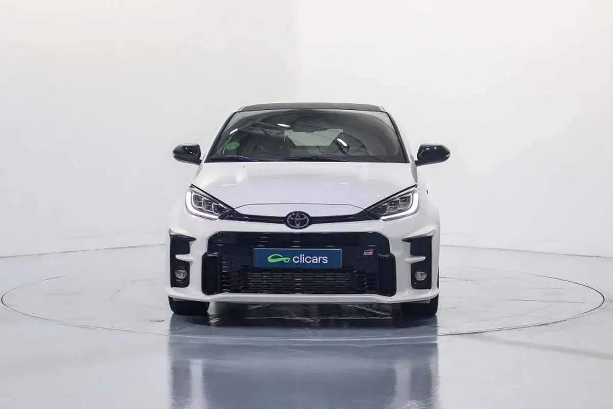 Usado Toyota Yaris 261 CV (191 kW) 2021 Blanco Utilitario
