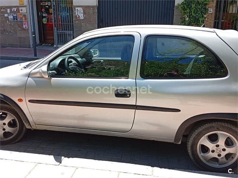 Usado Opel Corsa Eco 60 CV (44 kW) 2000 Gris / plata Berlina