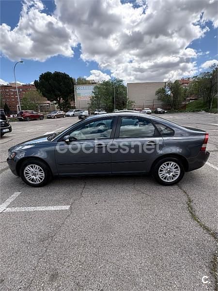 Usado Volvo S40 Kinetic 125 CV (91 kW) 2005 Gris / plata Berlina