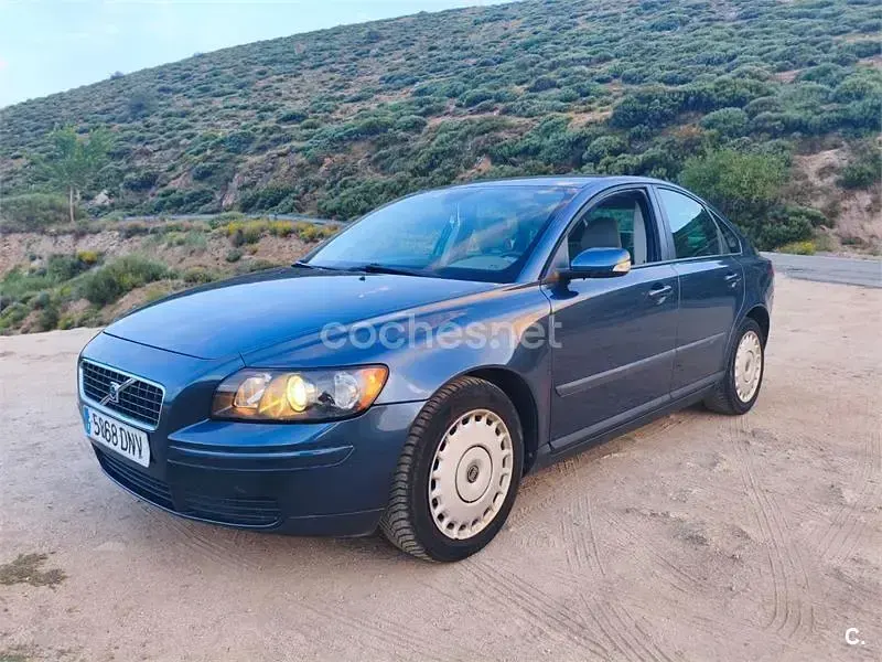 Usado Volvo S40 Kinetic 136 CV (100 kW) 2005 Azul Berlina