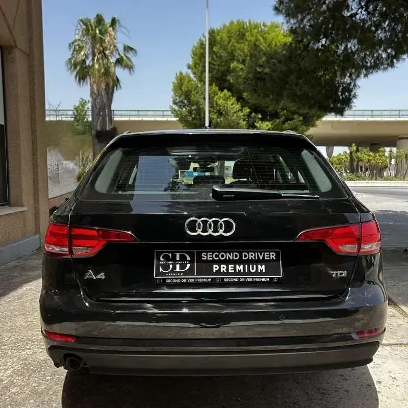 Usado Audi A4 Advanced 150 CV (110 kW) 2016 Negro Familiar