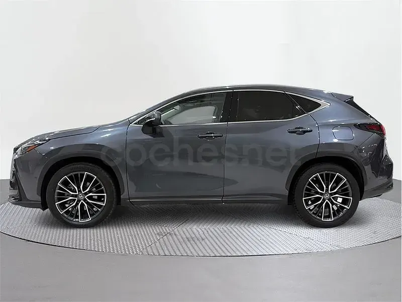 Usado Lexus NX350h Luxury Line 242 CV (177 kW) 2023 Gris / plata SUV