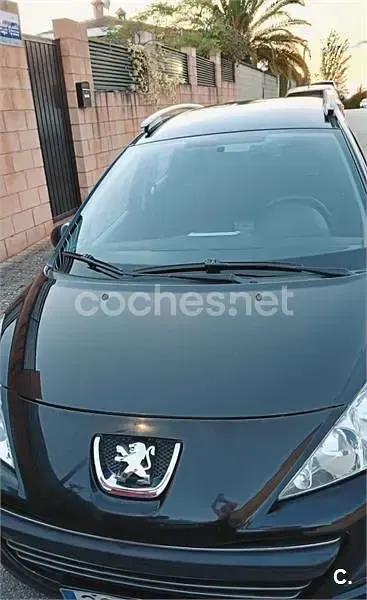 Usado Peugeot 207 92 CV (67 kW) 2010 Negro Familiar