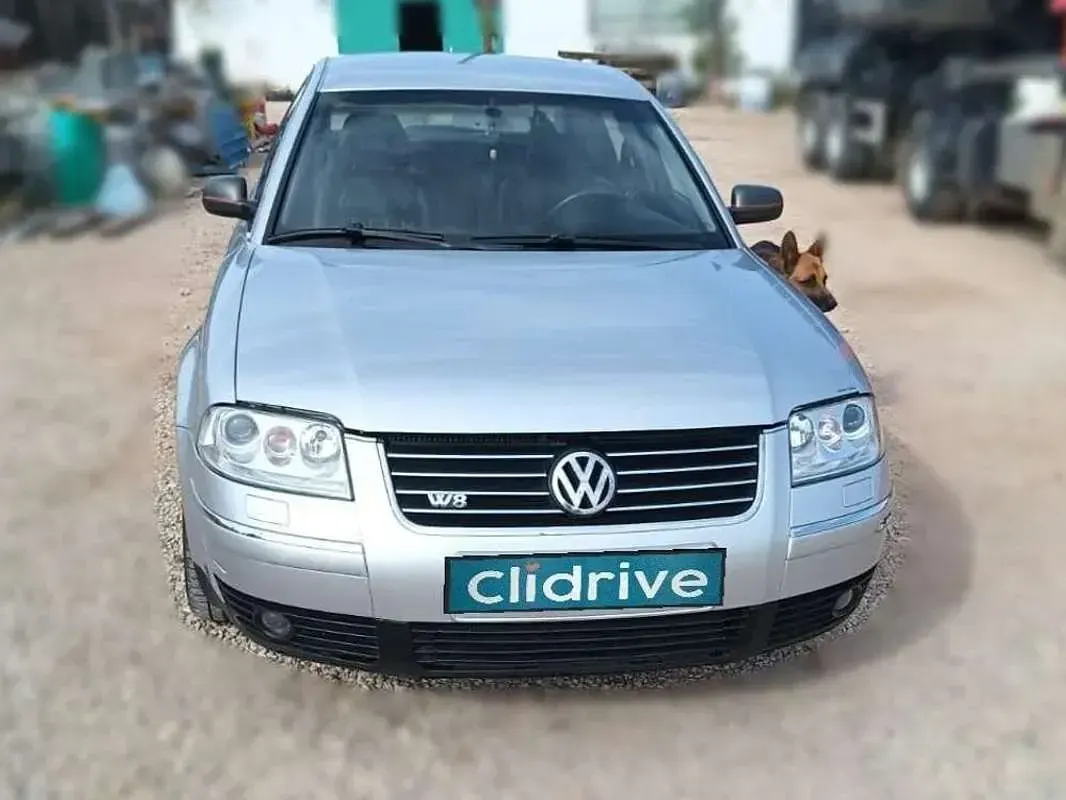Usado VW Passat Highline 275 CV (202 kW) 2001 Gris Berlina