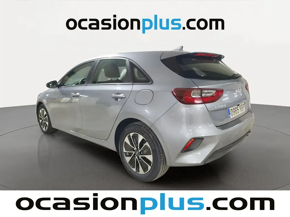 Usado Kia Ceed 101 CV (74 kW) 2025 Gris plata Utilitario