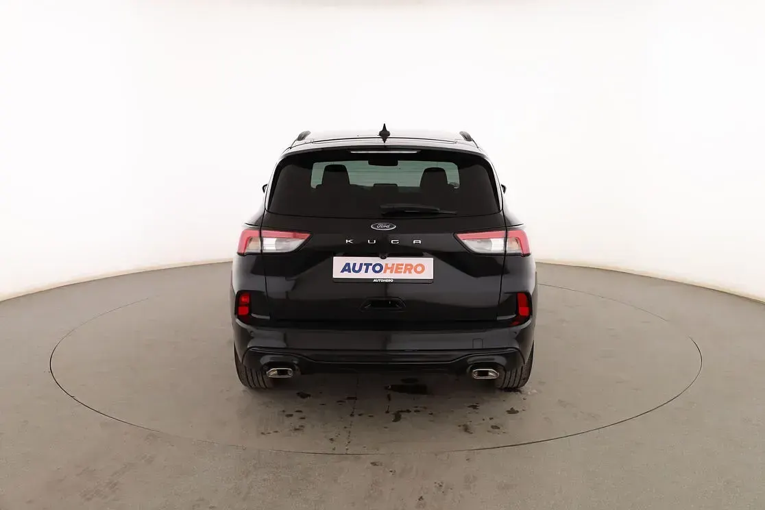 Usado Ford Kuga ST-Line 150 CV (110 kW) 2022 Negro SUV