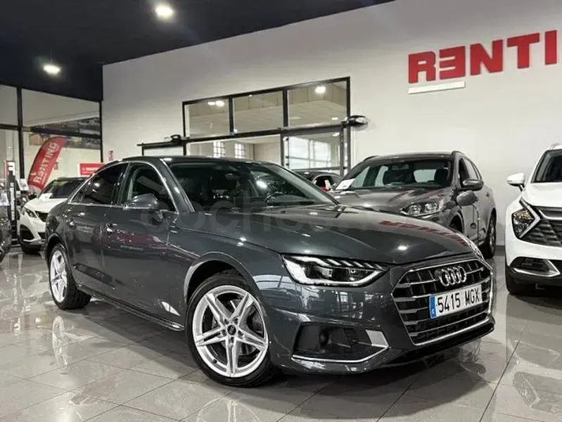Usado Audi A4 Advanced Plus 150 CV (110 kW) 2023 Gris / plata Berlina