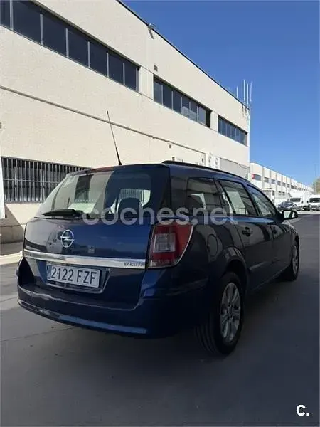 Usado Opel Astra Edition 110 CV (80 kW) 2008 Azul Familiar