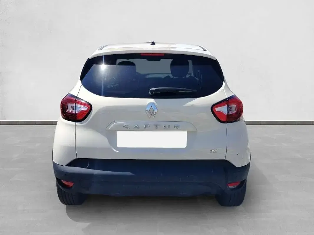Usado Renault Captur Zen 90 CV (66 kW) 2016 Beige SUV