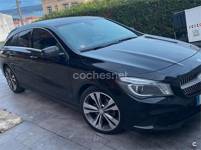 Usado Mercedes CLA200 Shooting Brake Urban 136 CV (100 kW) 2016 Negro Familiar