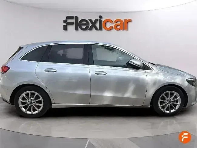 Usado Mercedes B180 116 CV (85 kW) 2020 Gris Utilitario