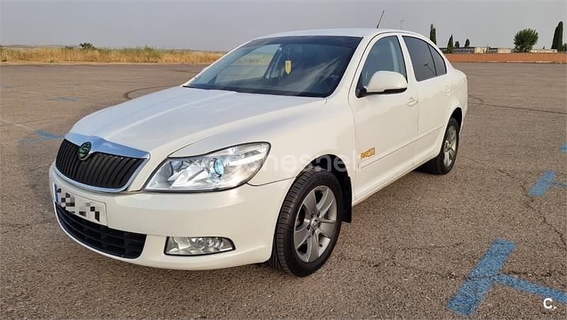 Blanco Usado 2013 Skoda Octavia Ambition Berlina | 7900 € - Imagen 1/4