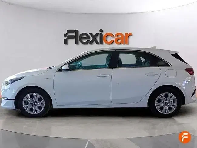 Usado Kia Ceed 136 CV (100 kW) 2023 Blanco Utilitario