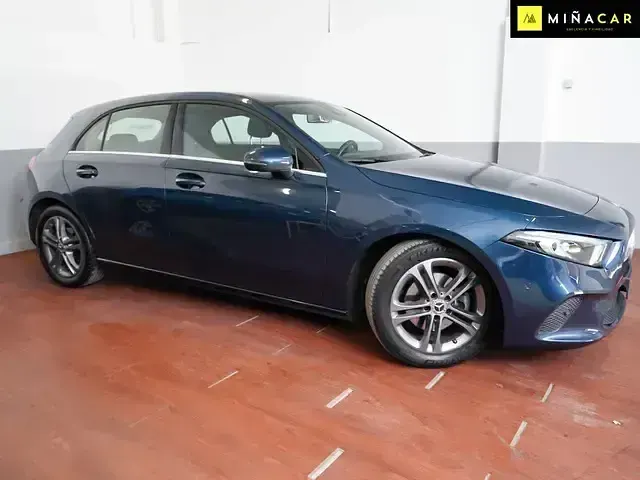 Usado Mercedes A180 116 CV (85 kW) 2020 Azul Berlina