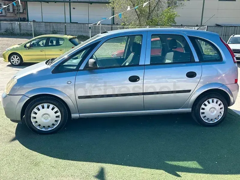 Usado Opel Meriva Cosmo 75 CV (55 kW) 2004 Gris / plata Monovolumen